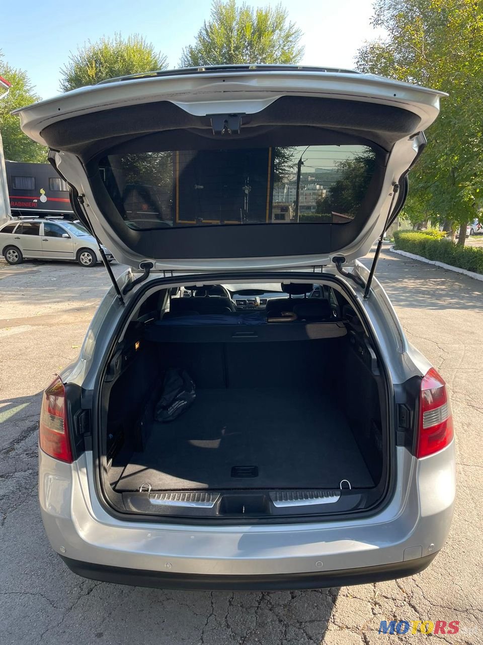 2008' Renault Laguna photo #3