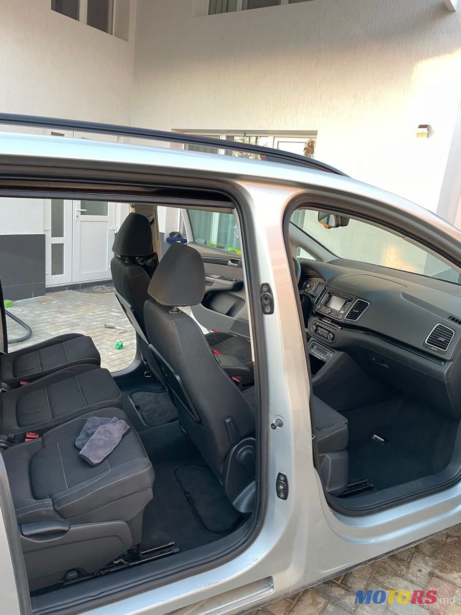 2011' SEAT Alhambra photo #3