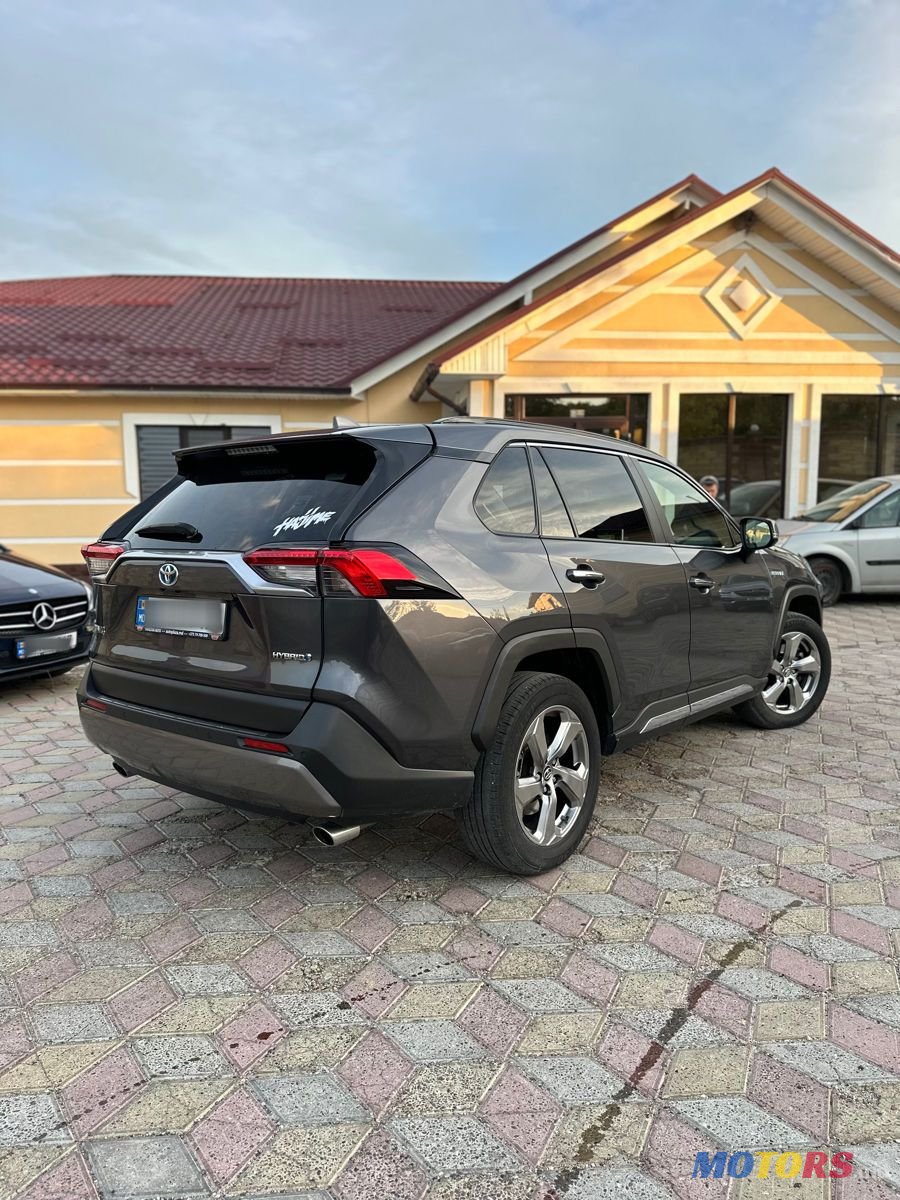 2019' Toyota RAV4 photo #3