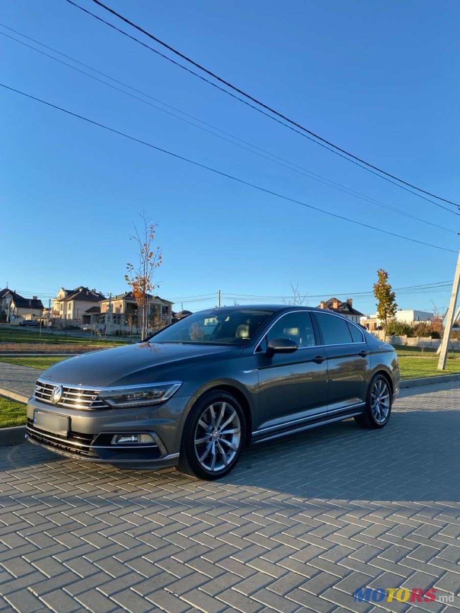 2017' Volkswagen Passat photo #2