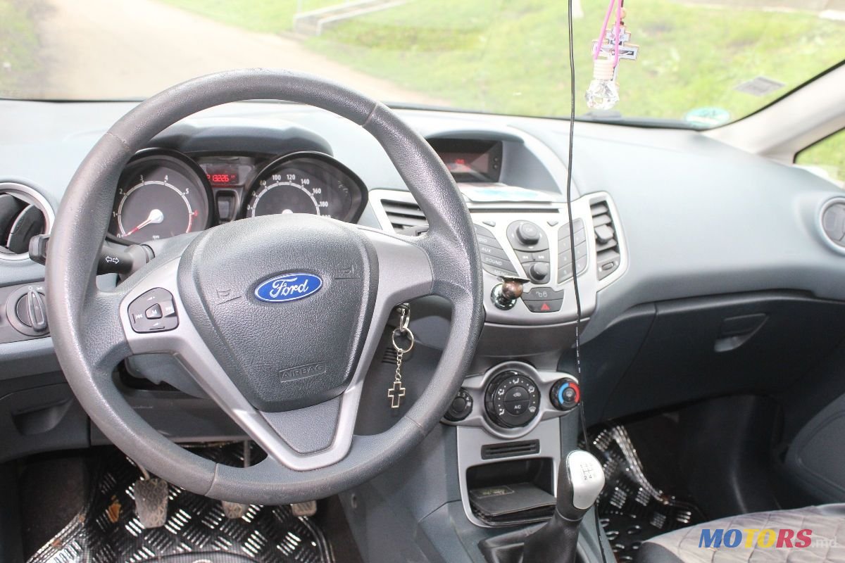 2010' Ford Fiesta photo #4
