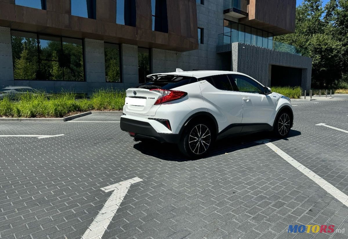 2018' Toyota C-HR photo #2