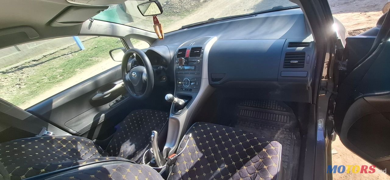 2009' Toyota Auris photo #4