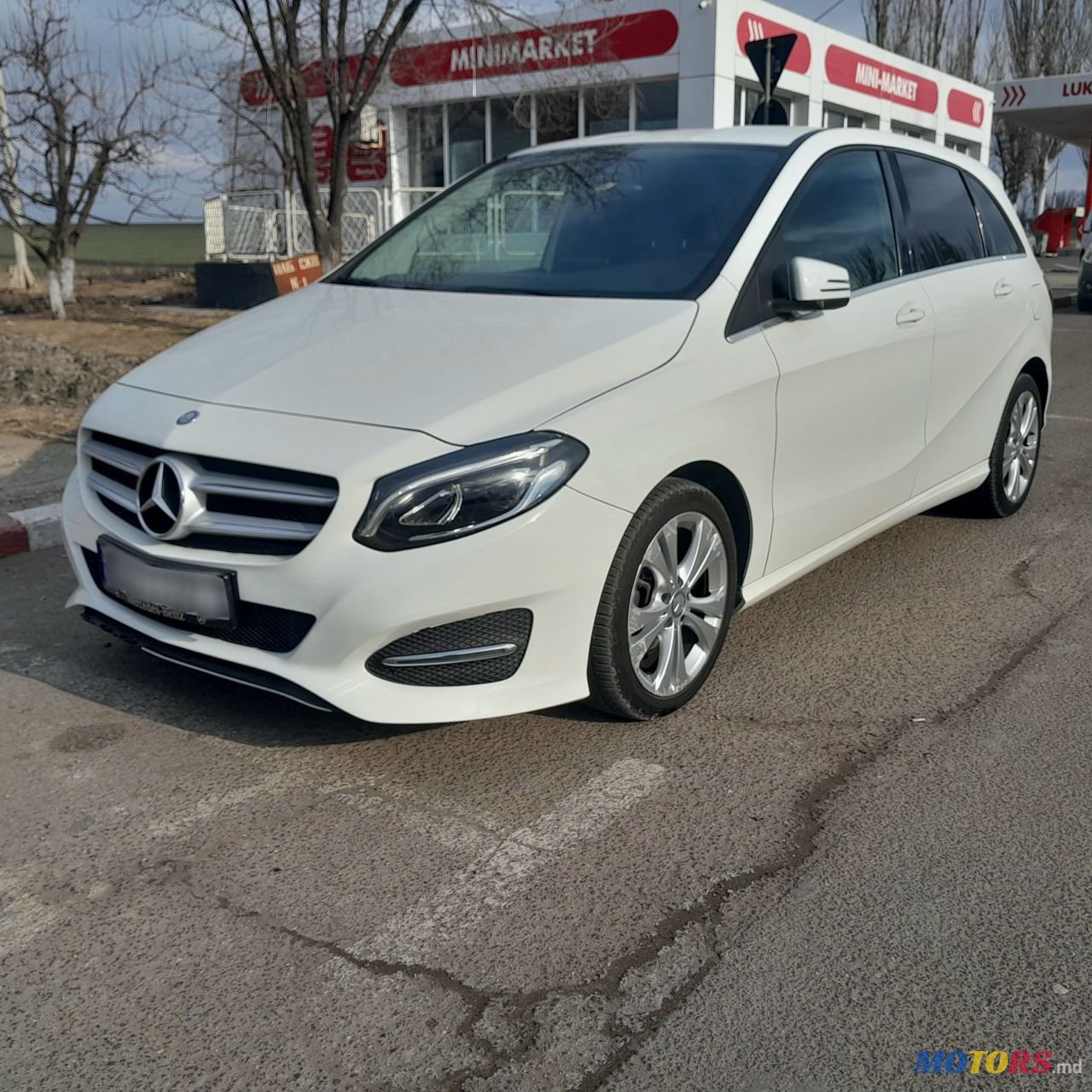 2015' Mercedes-Benz B-Class photo #3