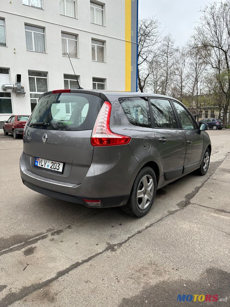 2013' Renault Grand Scenic photo #5