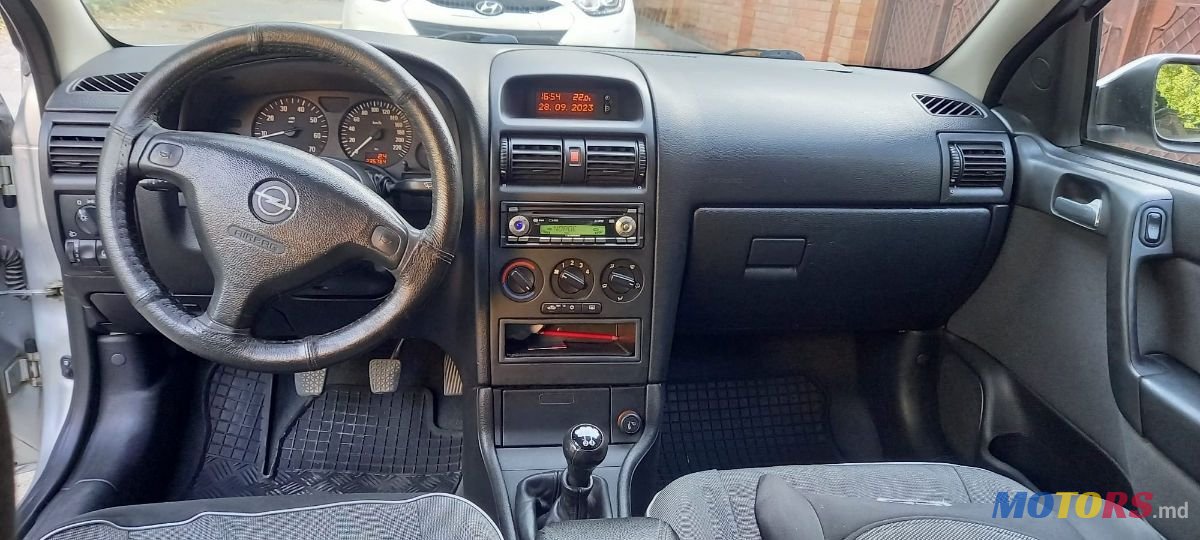 2005' Opel Astra photo #4