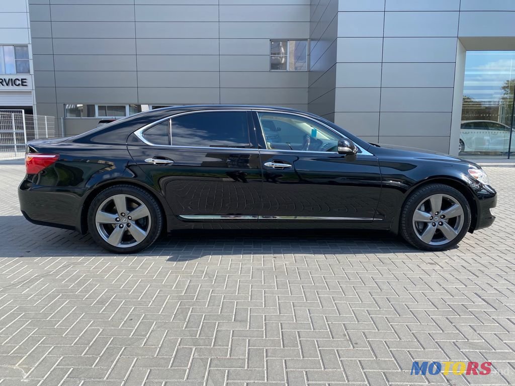 2010' Lexus Ls Series photo #1