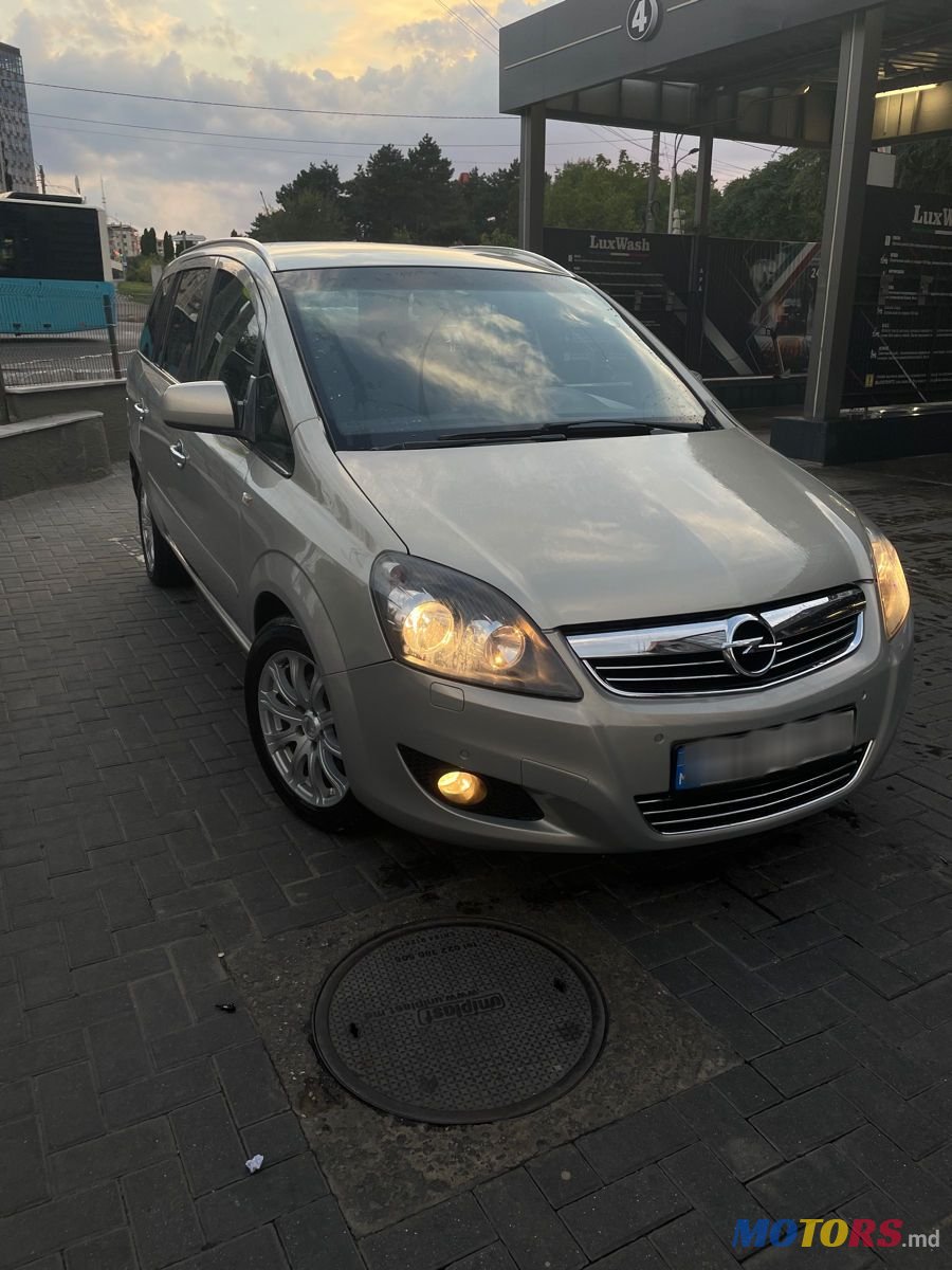 2011' Opel Zafira photo #1