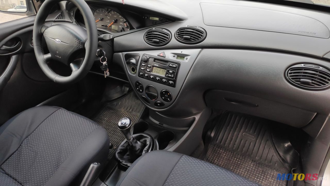 2002' Ford Focus photo #6