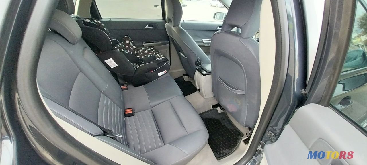 2009' Volvo V50 photo #6