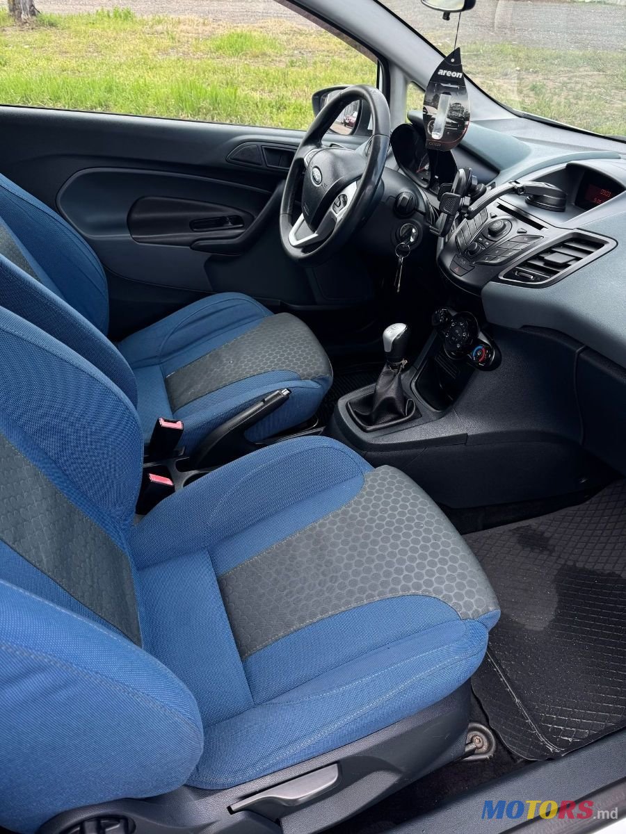 2010' Ford Fiesta photo #5
