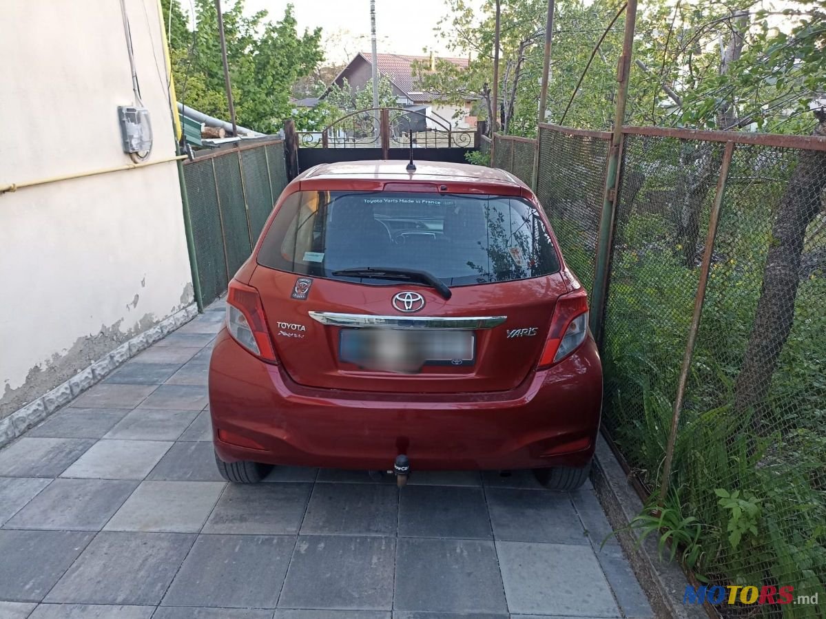 2012' Toyota Yaris photo #2