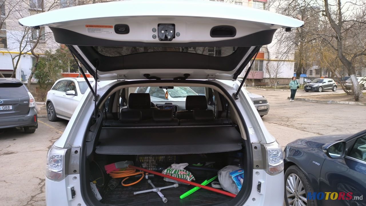 2013' Mitsubishi Outlander photo #6