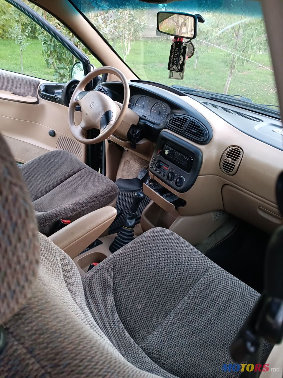 1997' Chrysler Voyager photo #2