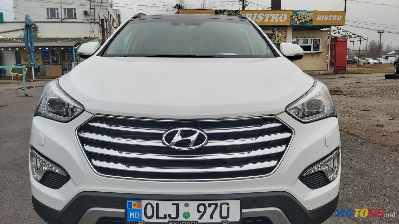 2015' Hyundai Santa Fe photo #2