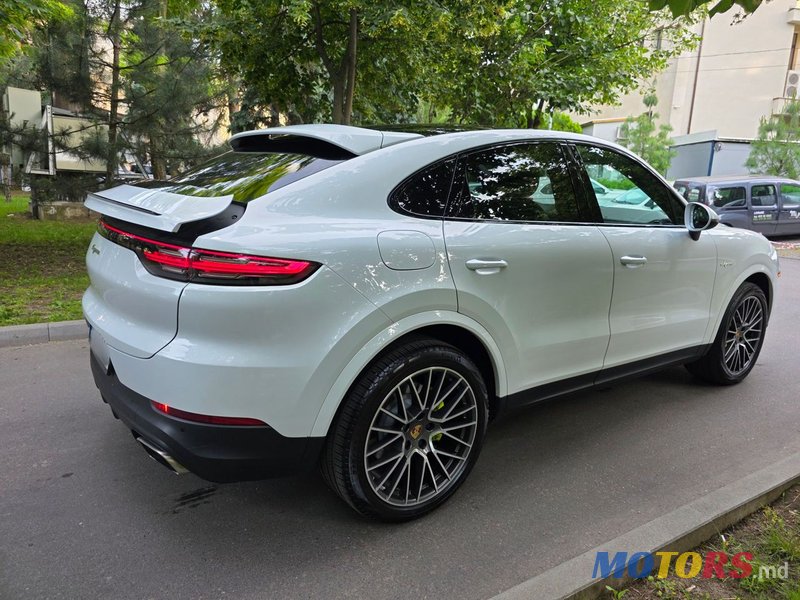 2020' Porsche Cayenne Coupe photo #6