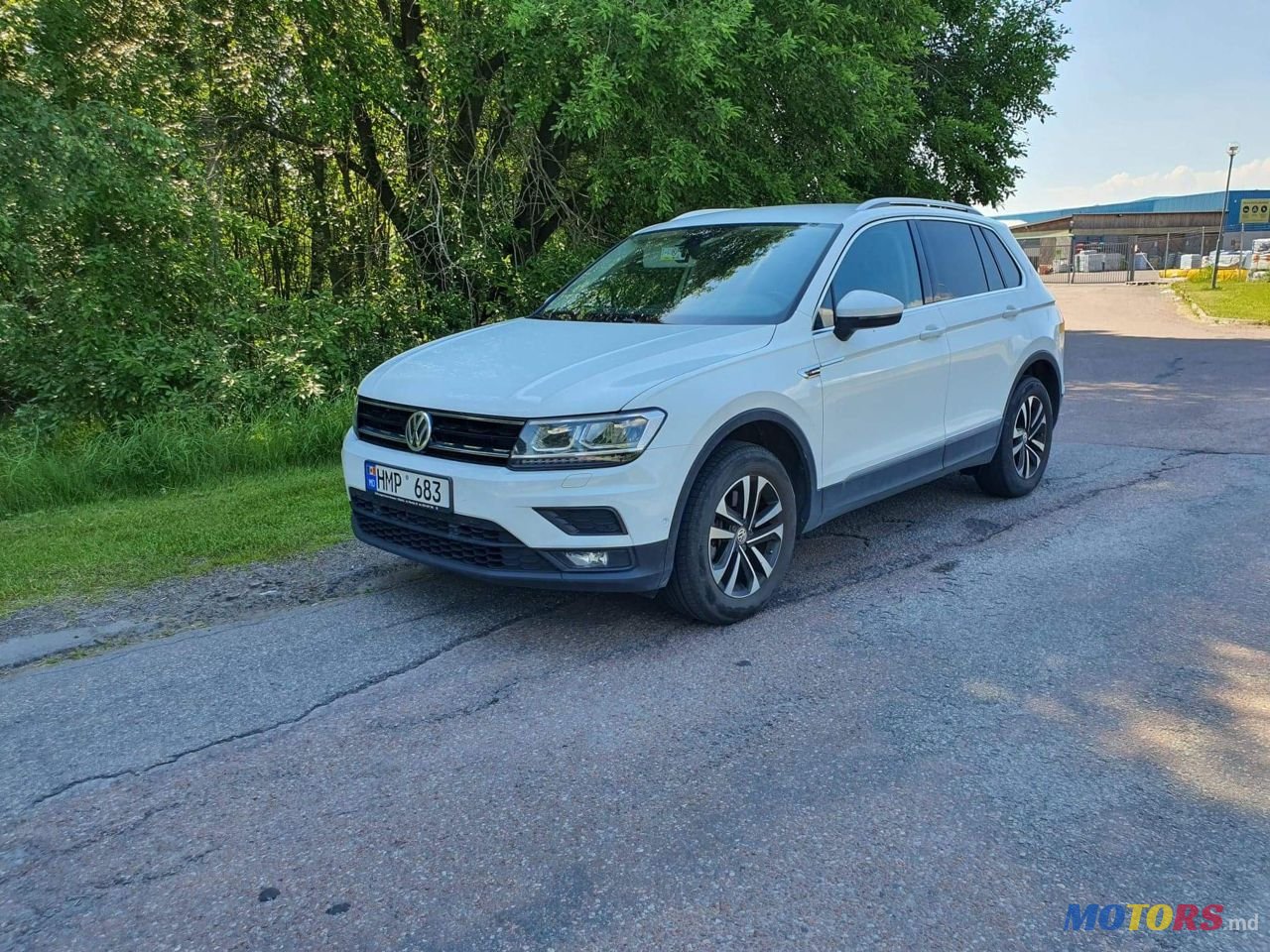 2019' Volkswagen Tiguan photo #3