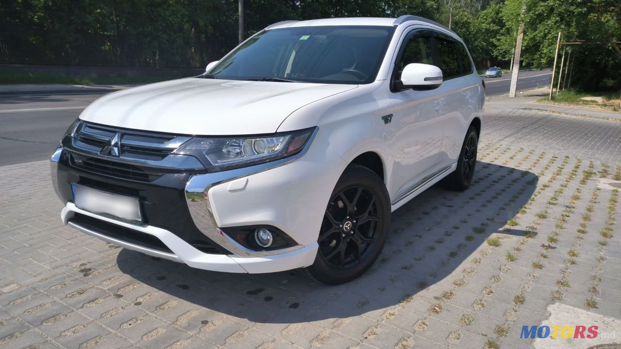 2015' Mitsubishi Outlander photo #1