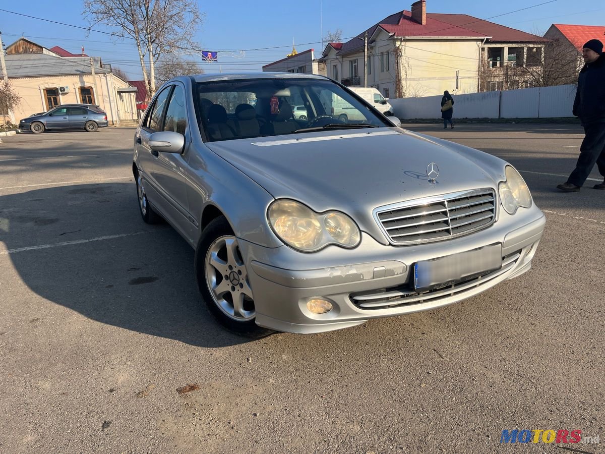 2005' Mercedes-Benz C Класс photo #1