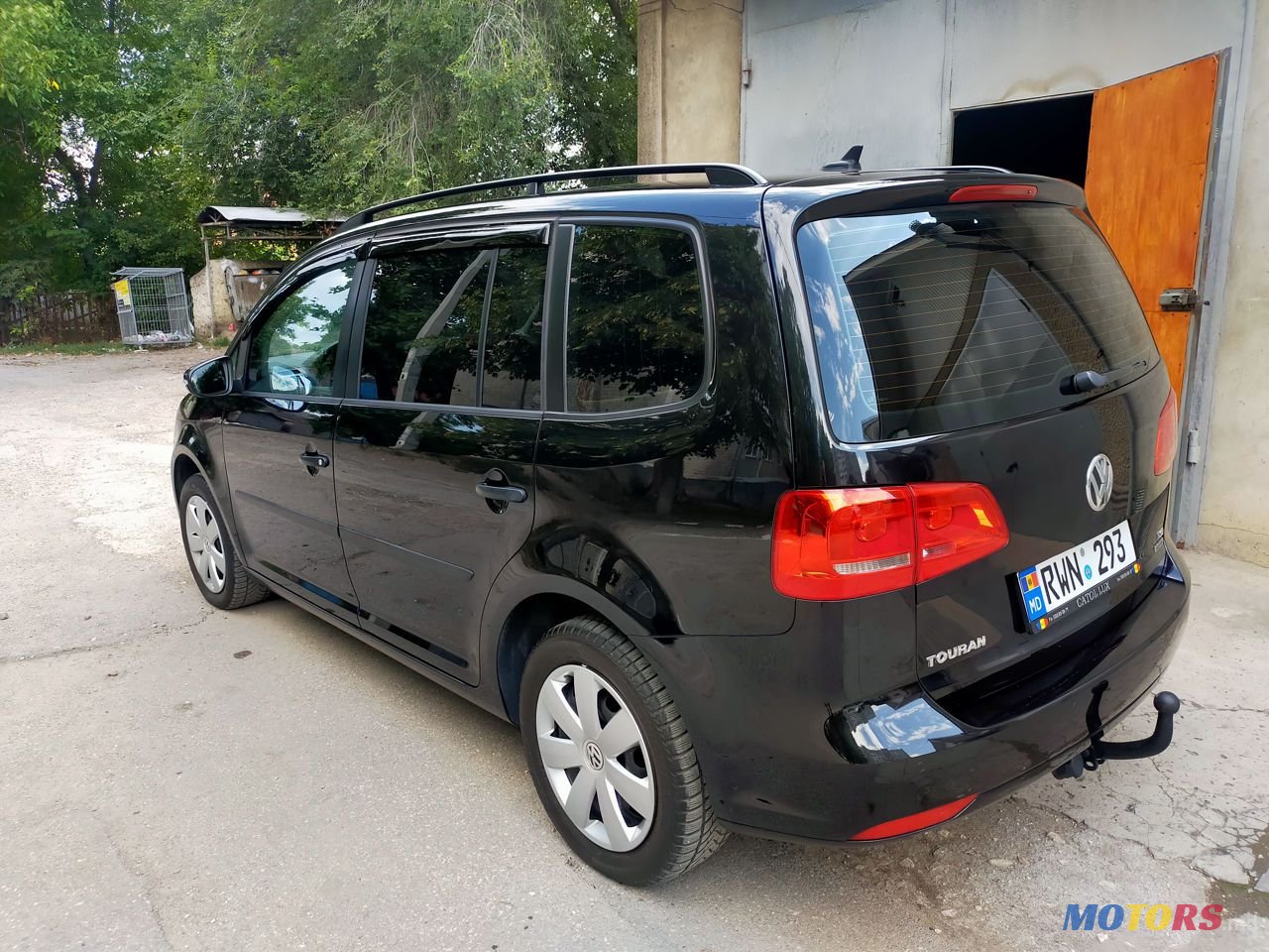 2013' Volkswagen Touran photo #3