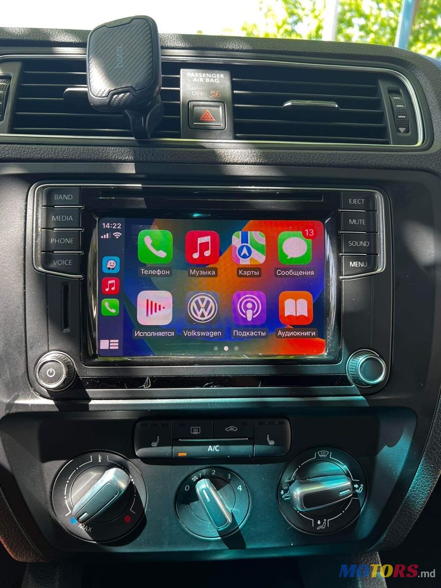 2015' Volkswagen Jetta photo #4