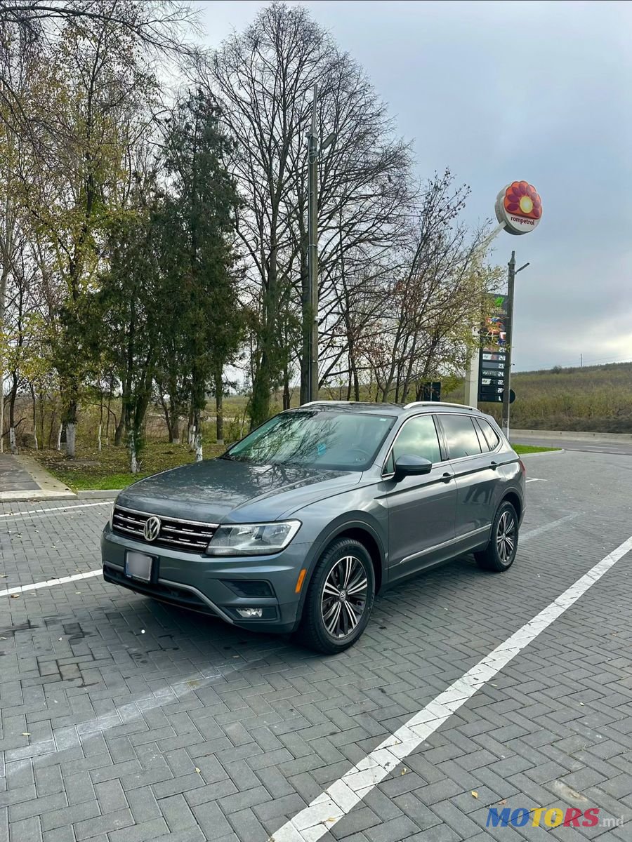 2019' Volkswagen Tiguan photo #2