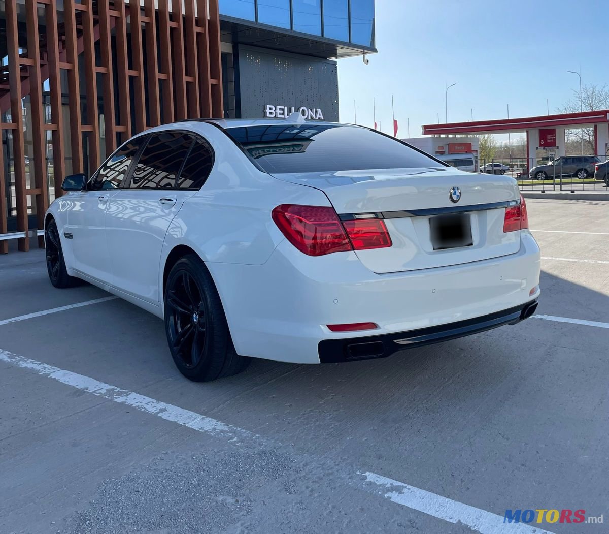 2011' BMW 7 Series photo #3