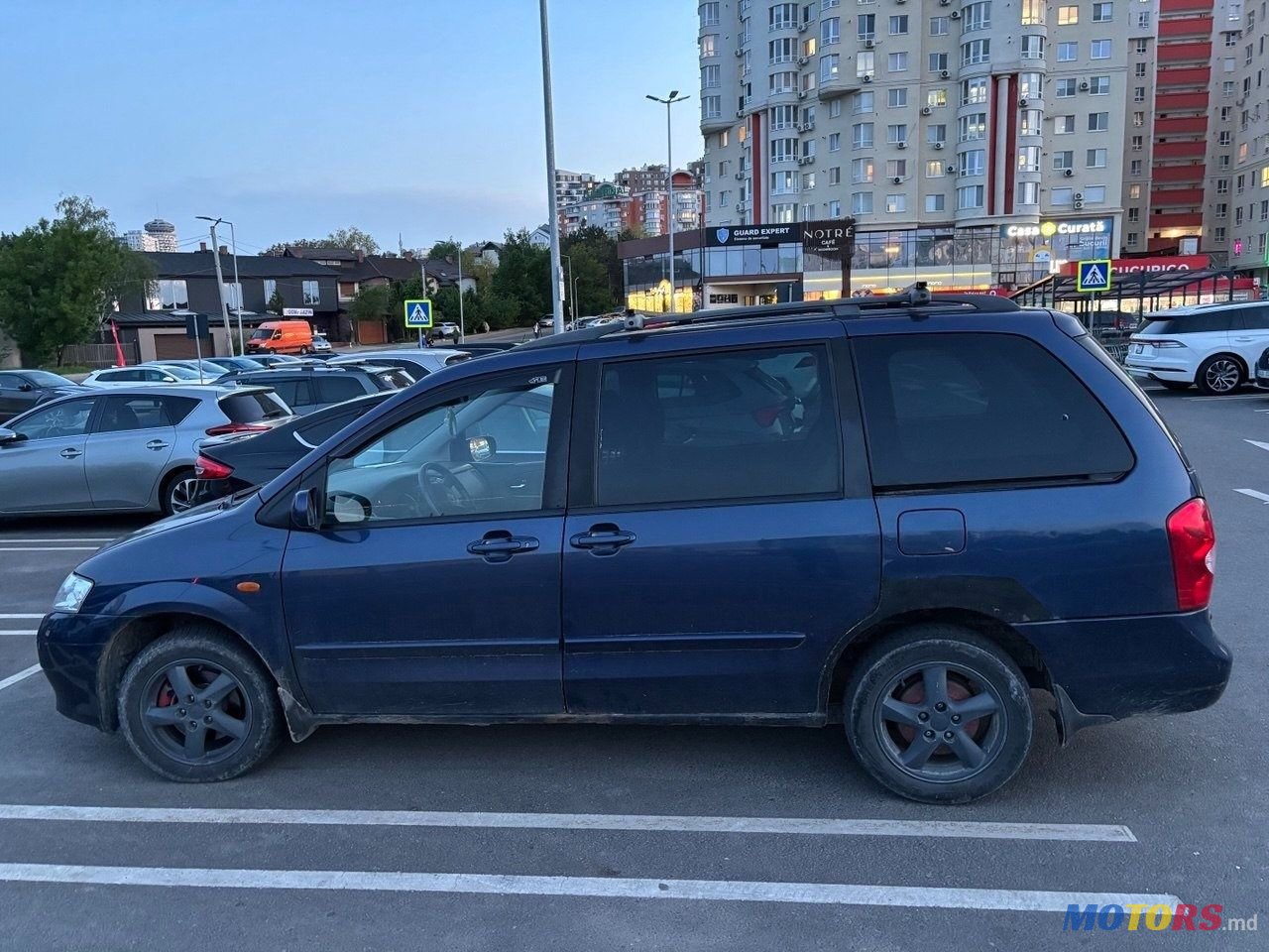 2003' Mazda MPV photo #2