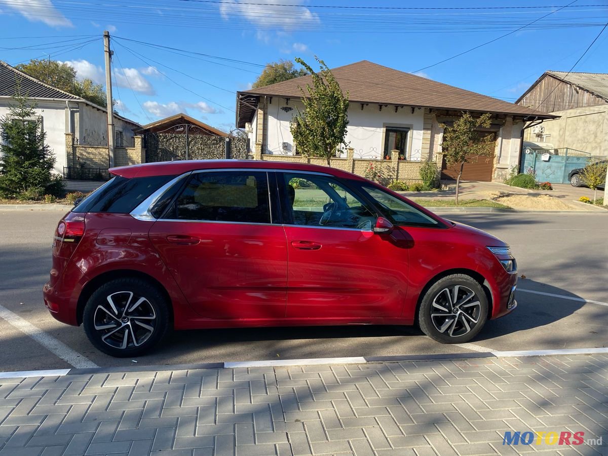 2016' Citroen C4 Picasso photo #3