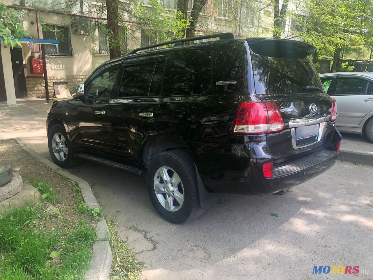 2009' Toyota Land Cruiser photo #2