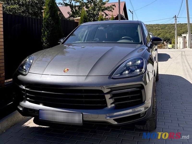 2020' Porsche Cayenne photo #2