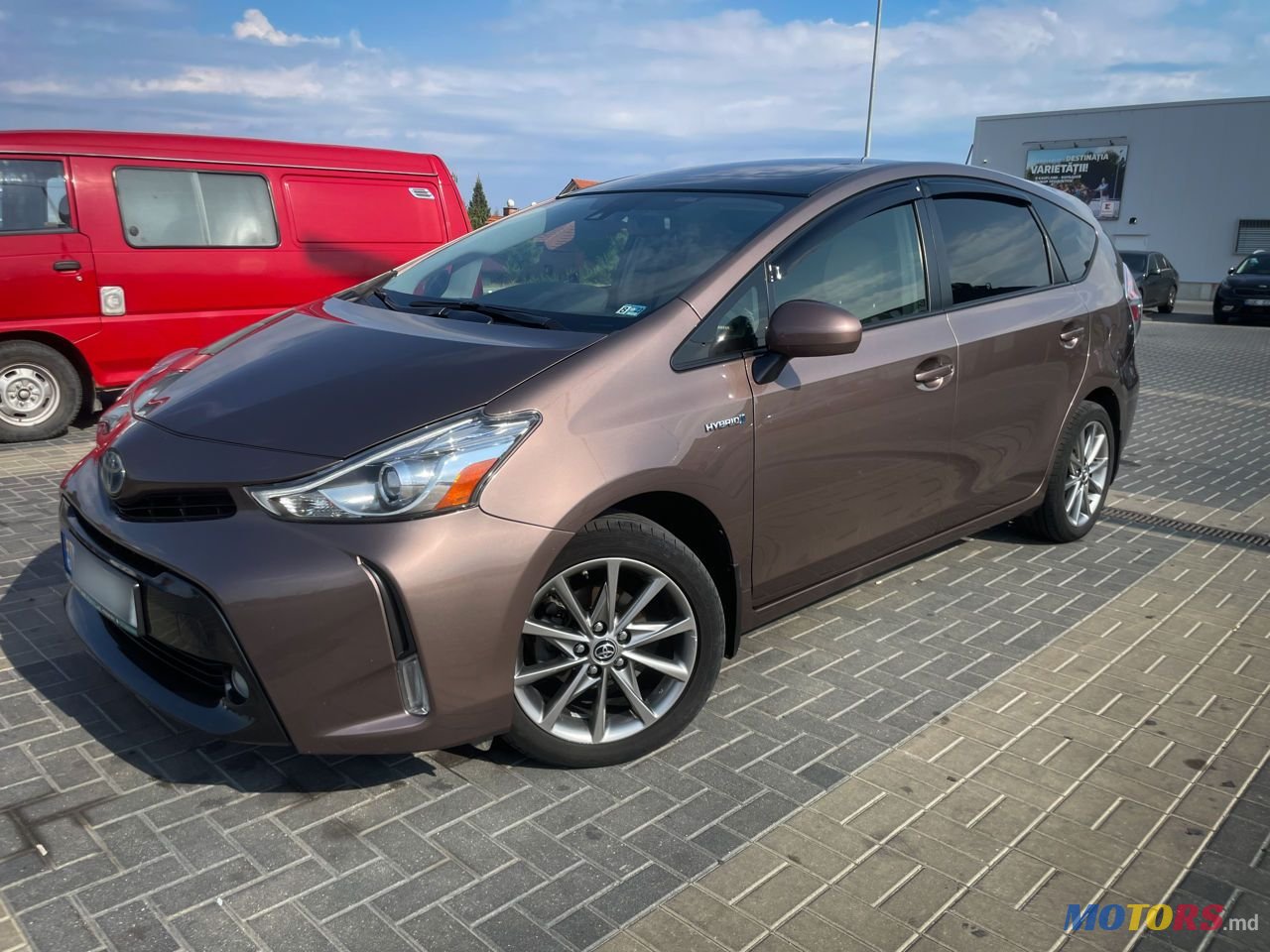 2016' Toyota Prius v photo #1