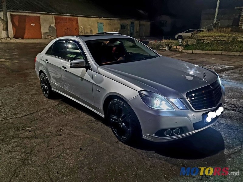 2009' Mercedes-Benz E Класс photo #2