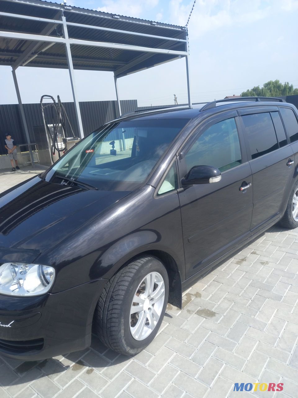 2005' Volkswagen Touran photo #2