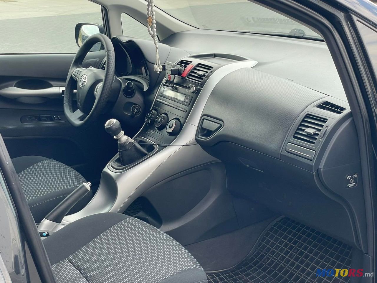 2010' Toyota Auris photo #6