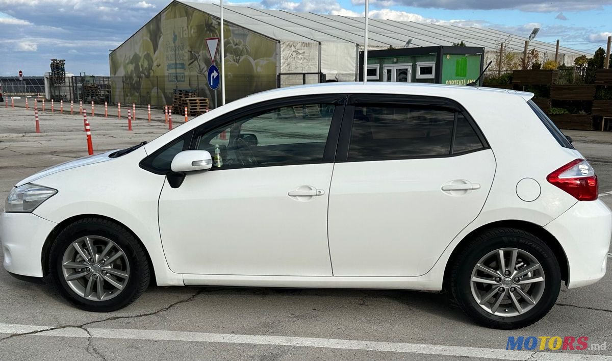 2011' Toyota Auris photo #6