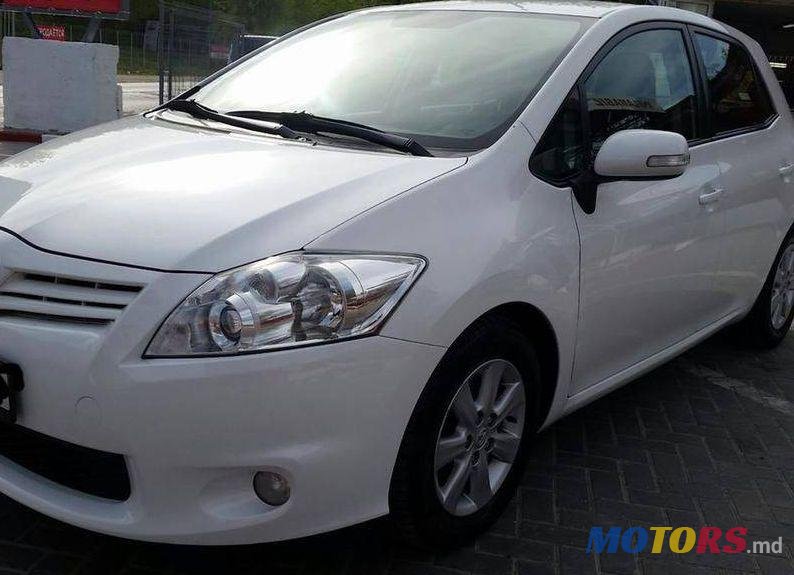 2012' Toyota Auris photo #2