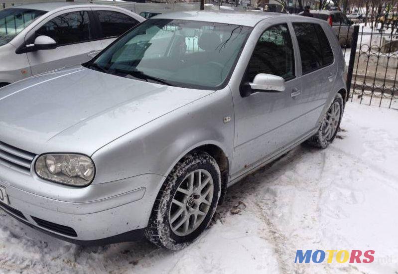 2002' Volkswagen Golf photo #1