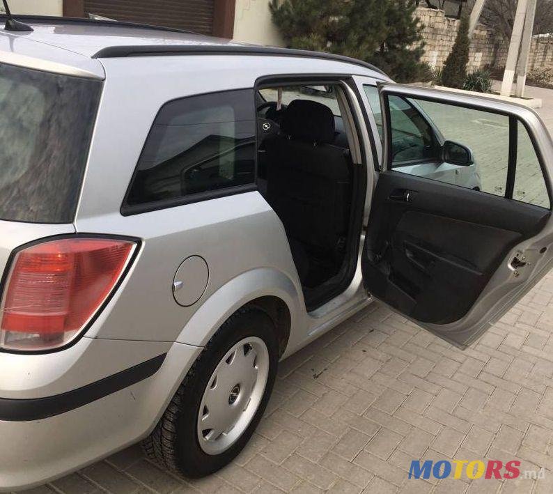 2005' Opel Astra photo #1