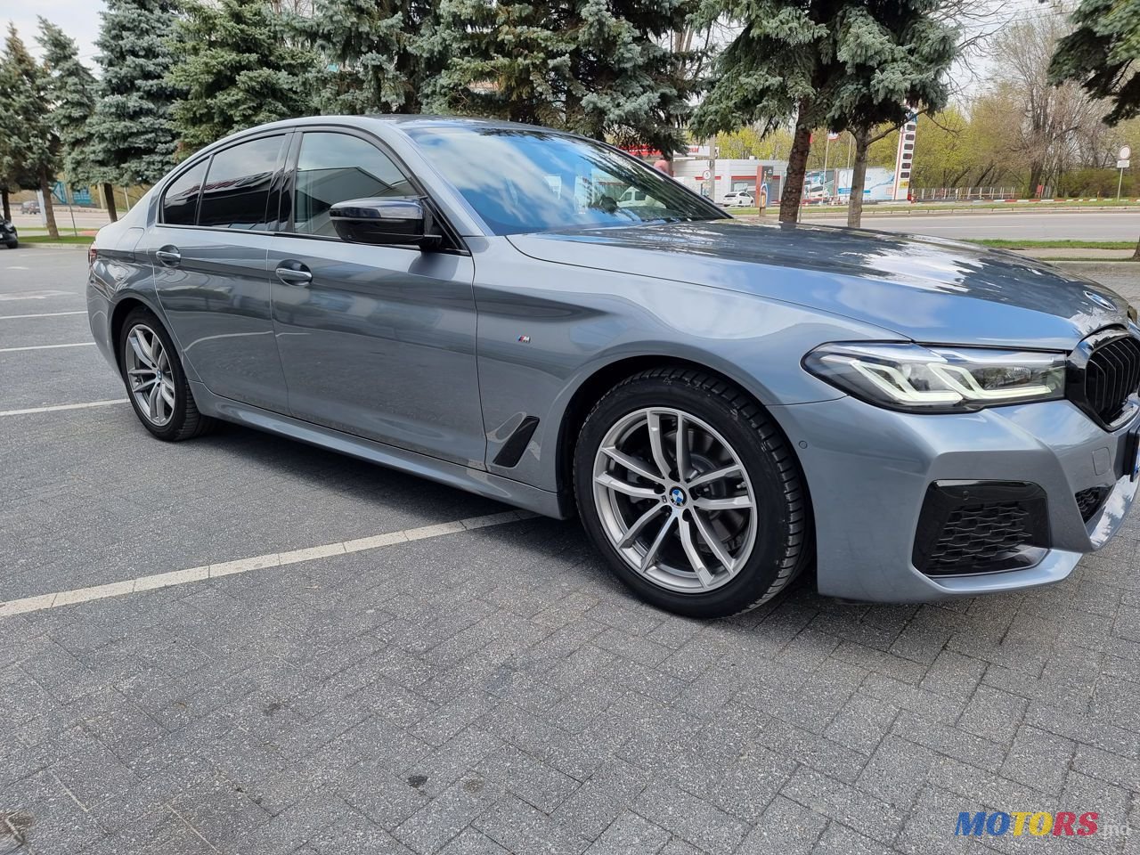 2017' BMW 5 Series photo #2