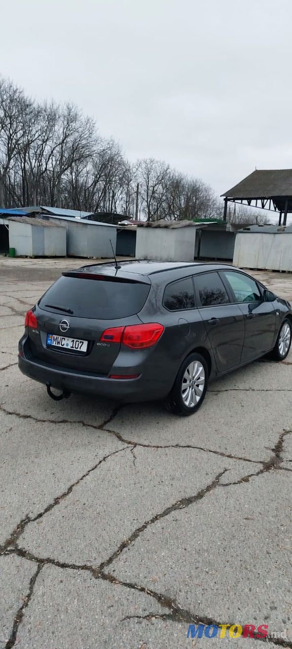 2012' Opel Astra photo #3