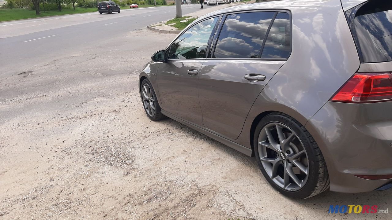 2015' Volkswagen Golf photo #4