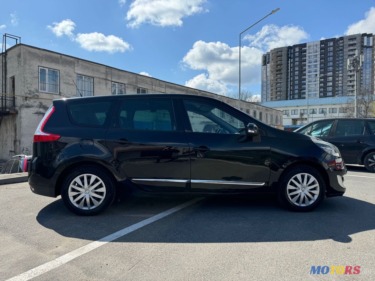 2012' Renault Grand Scenic photo #4