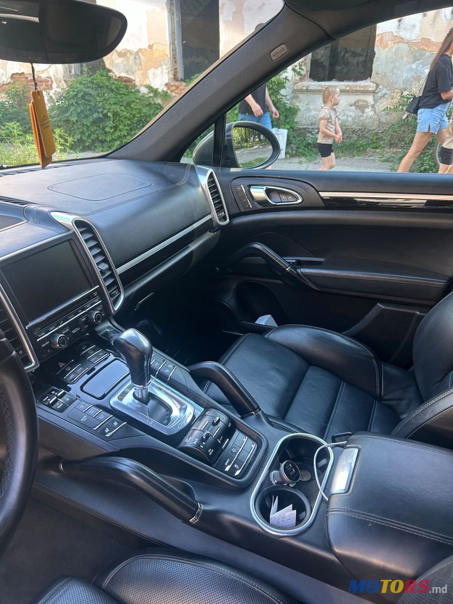 2014' Porsche Cayenne photo #5