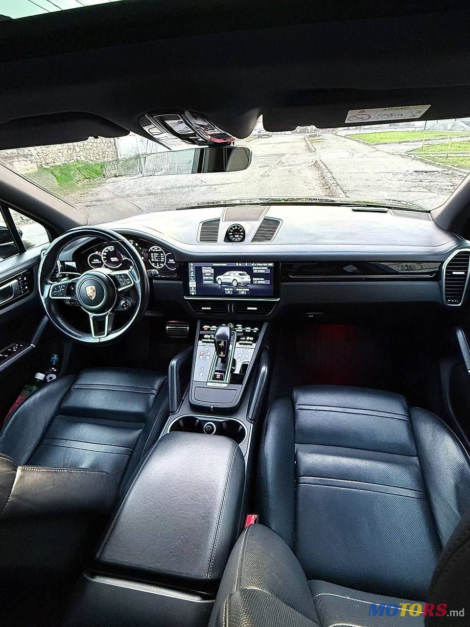 2019' Porsche Cayenne photo #3