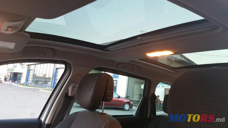 2009' Renault Scenic photo #3