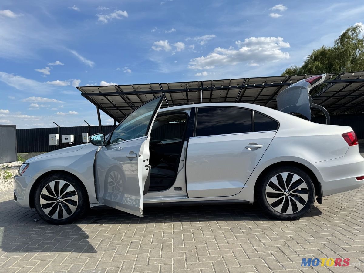 2012' Volkswagen Jetta photo #6