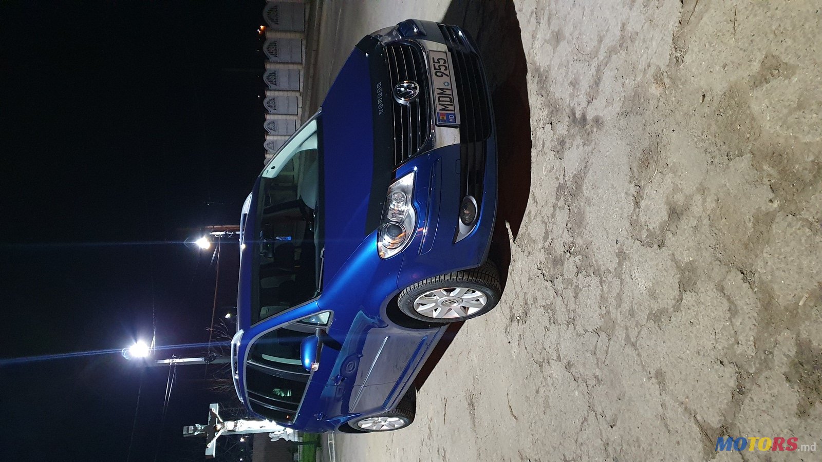 2009' Volkswagen Touran photo #2