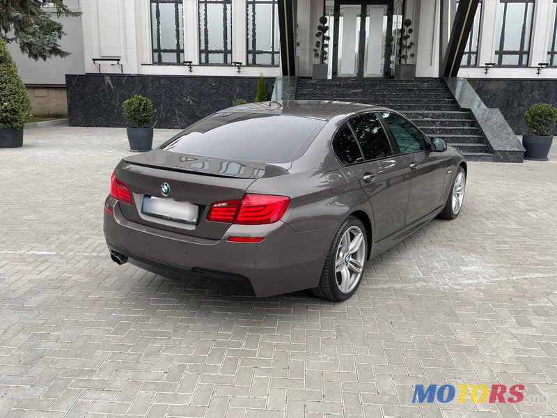 2011' BMW 5 Series photo #4