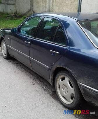 2000' Mercedes-Benz E photo #2
